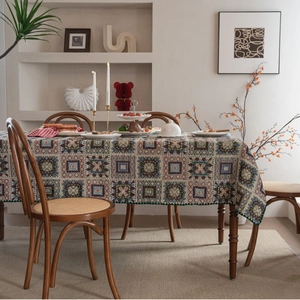 Tovaglia patchwork vintage francese con motivi jacquard e nappine a frange verdi