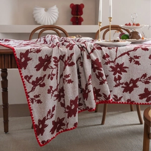 Tovaglia jacquard floreale rossa e bianca con bordo a pompon per decorazioni festive