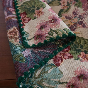 Vintage bohemian jacquard tablecloth with monstera leaf floral patterns and green wavy edges