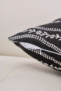 Detail of the high-quality white invisible zipper on the black floral pillowcase