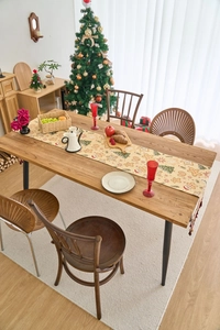 Eleganter Vintage Weihnachts-Tischläufer mit Lebkuchenmann-Jacquard und Goldquasten