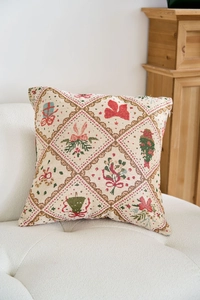 Dettaglio della spessa trama jacquard natalizia con motivi di scatole regalo e fiocchi
