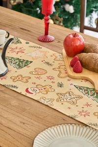 Makrodetail des Jacquardmusters mit Lebkuchenmann und gewebter Textur auf Weihnachts-Tischläufer