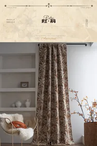 Dettaglio della tenda jacquard retrò rosso-marrone con eleganti motivi a foglie di palma