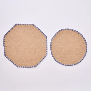 Manteles individuales de yute estilo campestre con bordado de encaje festoneado azul