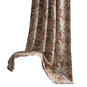 Tenda in ciniglia marrone terracotta con motivo jacquard bianco di palme e felci tropicali