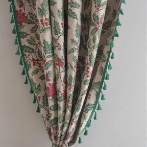 Christmas holly patterned woven table runner with decorative green fringe tassels