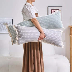 Coussins lombaires tissés vert et gris avec motif jacquard diamant et glands pour canapé