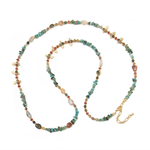 Boho-Halskette mit Barockperlen, Türkissteinen und goldenen Sternanhängern im Layering-Stil