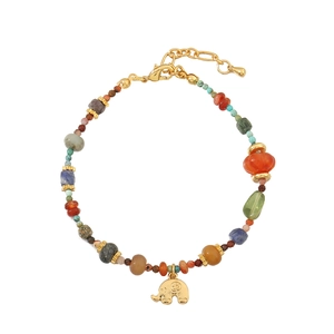 Ethno-Natursteinarmband mit glückbringendem Elefantenanhänger und goldener Verlängerung