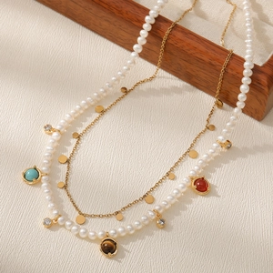 Collier en Perles d'Eau Douce Rétro Français Avec Pendentifs en Turquoise Oeil de Tigre Cornaline Chaîne en Cuivre Plaqué Or Double Couche Bijoux