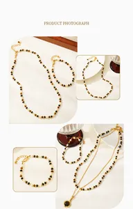 Detailaufnahme der Tigerauge- und Achat-Perlenkette mit goldenen Akzenten im Set