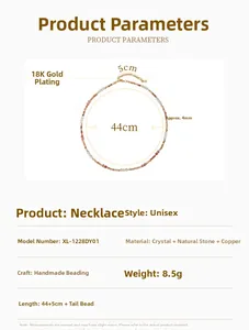 Detalle de collar artesanal de cuentas de cristal con cadena de extensión de oro de 18k