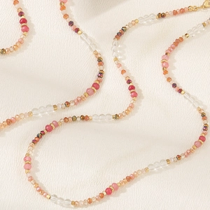 Collar de cuentas de cristal rosa y dorado con piedras iridiscentes y cuentas de vidrio