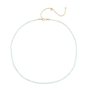 Collar minimalista de plata 925 con cuentas de piedra natural azul claro y cierre dorado
