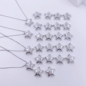 Sternförmige Halskettenanhänger mit 26 Buchstaben und Strass in silbernem Finish