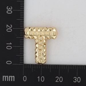 Detaillierte Messung des goldenen T-Anhängers mit Textur und 23 mm Höhenangabe
