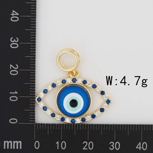 Detalle del colgante de ojo de la suerte chapado en oro con circones azules de 4,7g