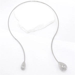 Minimalist silver geometric water drop choker necklace with polished metal teardrop accents
