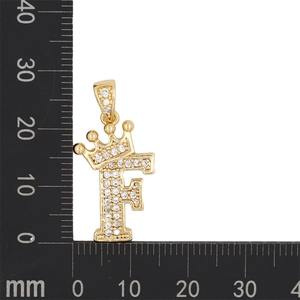 Mesure détaillée du pendentif lettre F dorée avec couronne et zircons montrant 25mm de haut