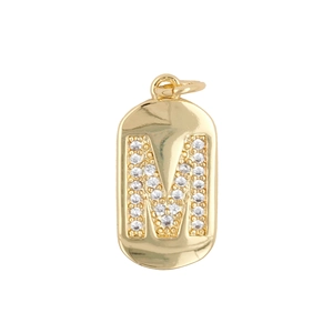 Pendente rettangolare in oro lucido con lettera M in zirconi e finitura elegante