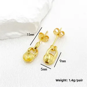 Detailed size specifications of 15mm gold pearl earring hooks with a minimalist design