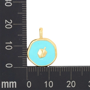 Pendentif rond irrégulier en émail bleu et bordure dorée mesurant 16,5 mm de large