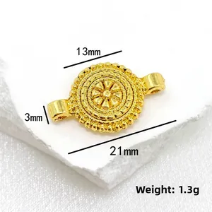 Détail macro d'un connecteur tournesol en alliage doré de 13mm pour la création de bijoux