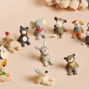 Miniature Resin Animal Figurines For Desktop Decor Cute Hand Painted Bear Elephant Cat Hedgehog Panda Pig Small Ornaments Home Office Table Decoration