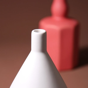 Vasi minimalisti in ceramica Morandi con finitura opaca in bianco e rosso corallo