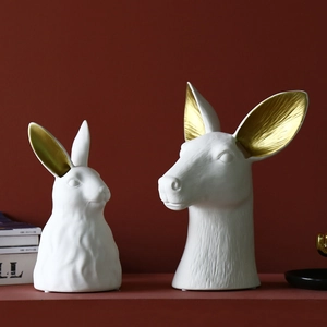 Vasi moderni a testa di animale in ceramica bianca nordica con eleganti dettagli dorati