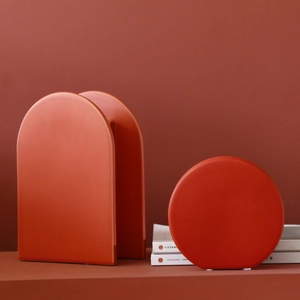 Ensemble de vases en céramique Morandi terre cuite avec décor minimaliste chic
