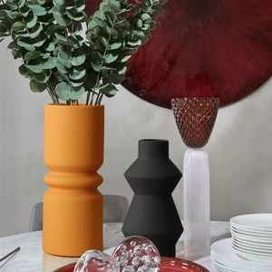 Moderne Scandinavische Morandi geometrische keramische vazenset op marmeren tafel