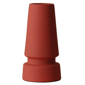 Moderne minimalistische matte rode geometrische keramische vaas met gegroefde voet