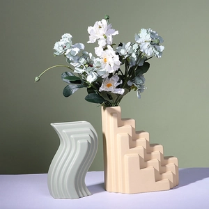 Ensemble de vases nordiques en céramique aux formes géométriques pour décor moderne