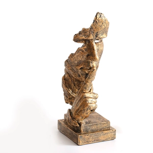 Sculpture dorée abstraite Le silence est d'or sur fond blanc pour décoration de bureau