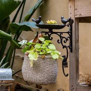 European Retro Cast Iron Bird Feeder Wall Hanging Hook Decorative Garden Yard Bird Seed Tray Brown Metal Brackets For Outdoor Home Decor