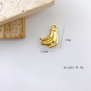 Detailed macro view of a 15mm gold banana charm with size and weight dimensions