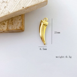 Detail view of gold-plated Italian horn charm measuring 21mm by 6.5mm with weight 0.3g