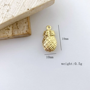 Detailed close-up of golden pineapple charm with 19x10mm size and 0.5g weight info
