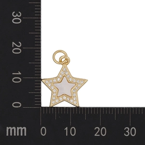 Pendentif étoile en coquillage naturel avec placage or et micro-pavage de zircons blancs