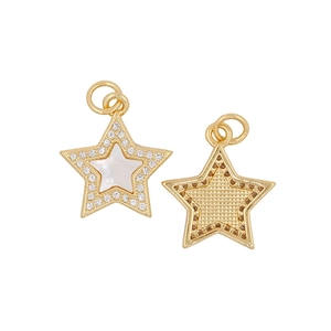 Pendentif étoile doré avec nacre naturelle et bordure détaillée de cristaux scintillants