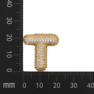 Detailed measurement of gold balloon letter T pendant with zircon paving, 22mm size