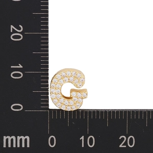 Makroaufnahme des goldenen Buchstaben-G-Anhängers mit Zirkonia, Größe 10mm mal 12mm
