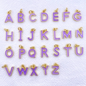 Lot de 26 breloques alphabet en émail violet et doré pour la création de bijoux DIY