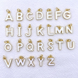 Lot de 26 breloques alphabet A-Z en émail coloré et métal doré pour création de bijoux DIY