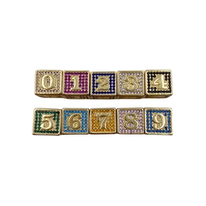 Ciondoli a forma di numeri 3D 0-9 placcati in oro con zirconi colorati per collane