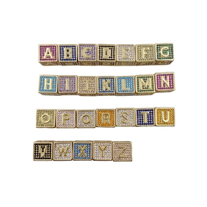 Pendenti a 26 lettere placcati in oro con zirconi colorati per collane fai-da-te