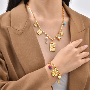 Parure bijoux Y2K dorée avec pendentifs œil maléfique étoile et cœur sur collier à maillons