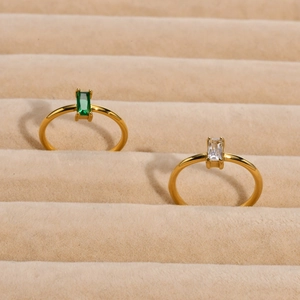 Minimalistische 18k vergulde roestvrijstalen ringen met groene edelsteen en zirkonia